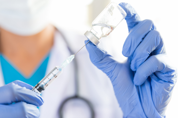 Salud aclara que centros privados pueden tramitar permisos para vender vacuna contra Covid-19