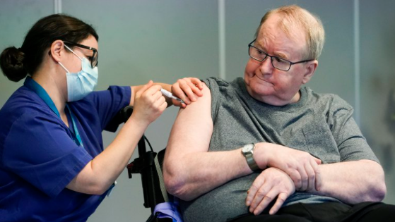 Noruega no halló un vínculo directo entre las muertes de ancianos vacunados y la fórmula de Pfizer contra el coronavirus