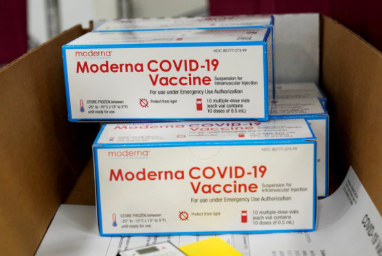 El laboratorio Moderna anunció que su vacuna contra el COVID-19 demostró eficacia frente a las nuevas cepas de Sudáfrica y el Reino Unido