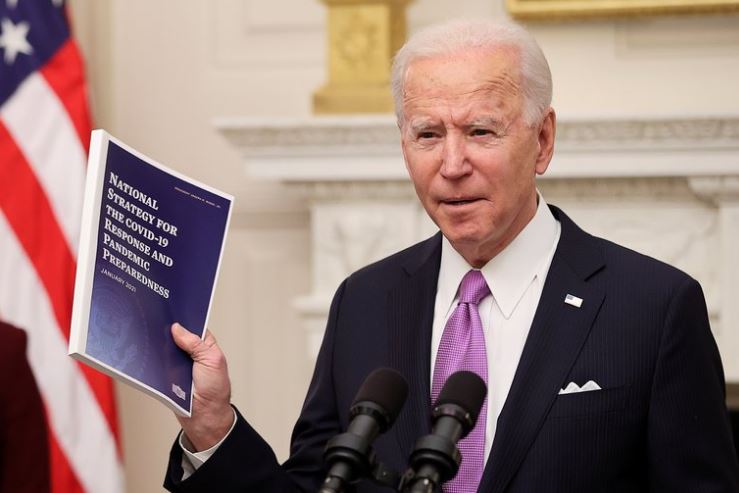 Joe Biden presentó estrategia contra COVID-19: personas que lleguen a EEUU deberán presentar test negativo y hacer cuarentena