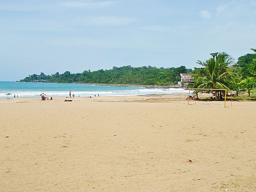 Cámaras de turismo reprochan restricción en horario de playas y ya reportan caída en reservaciones
