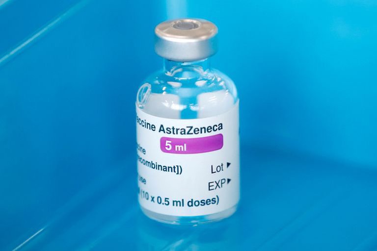 La OMS avaló el uso de la vacuna de AstraZeneca y Oxford contra el coronavirus para mayores de 65 años