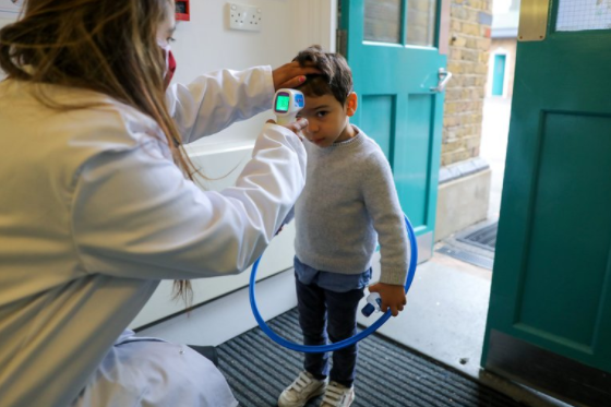 Reino Unido: hasta 100 niños hospitalizados por semana por una extraña enfermedad que emerge tras recuperarse del COVID-19