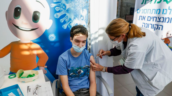 En apenas dos meses, Israel ya vacunó a más del 70 por ciento de su población mayor a 16 años