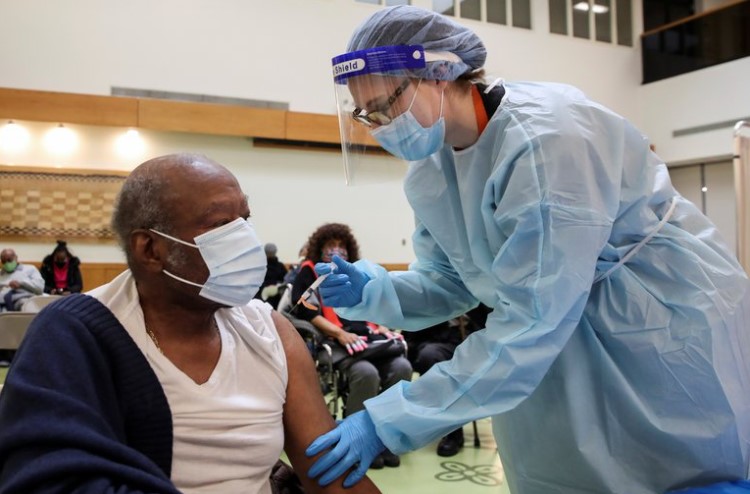 EEUU aplicó más de 2 millones de vacunas contra el coronavirus por segundo día consecutivo