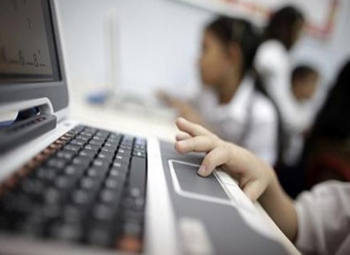 Expertos piden reforzar vigilancia de menores expuestos a virtualidad en marco del día del Internet Seguro