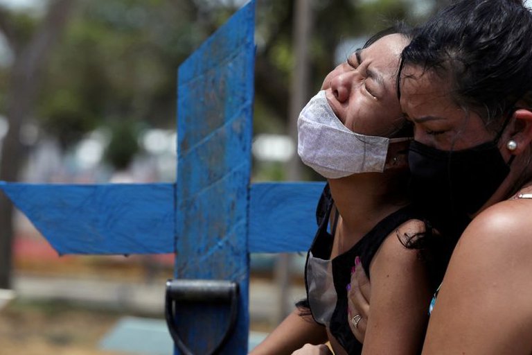 Brasil volvió a superar las mil muertes diarias por coronavirus