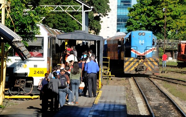Trenes podrán llevar a partir de este lunes hasta 29 pasajeros de pie