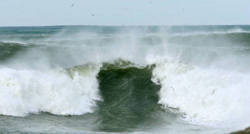 ¡Mucha precaución! Autoridades alertan por fuerte oleaje en Pacífico Norte y el Caribe debido a vientos