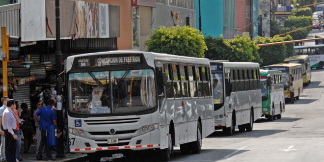 Proyecto de ley propone rebaja del 25% en canon que pagan autobuseros a Aresep