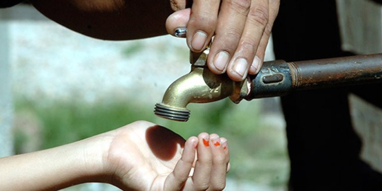 Consumidores reprochan al AyA falta de información sobre racionamientos de agua en época seca