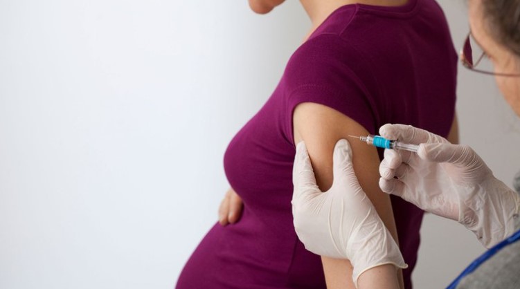 Pfizer y BioNTech iniciaron un ensayo clínico mundial para evaluar los efectos de su vacuna contra el coronavirus en embarazadas