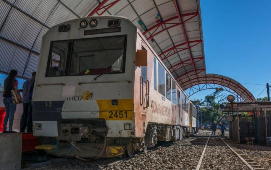 Hasta 24 pasajeros del tren podrán viajar de pie a partir del próximo lunes