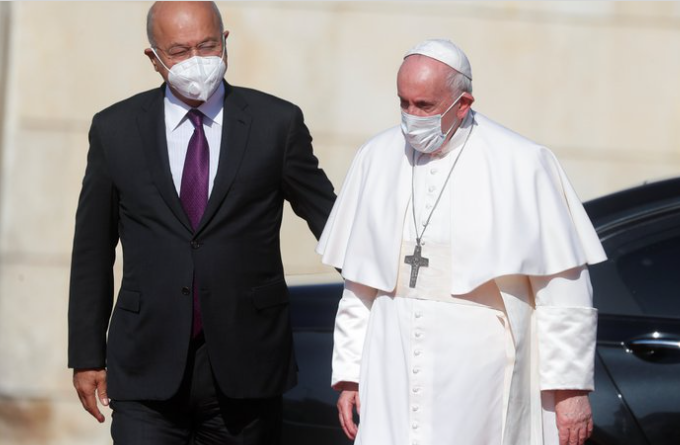 El papa Francisco comienza su histórica visita a Irak