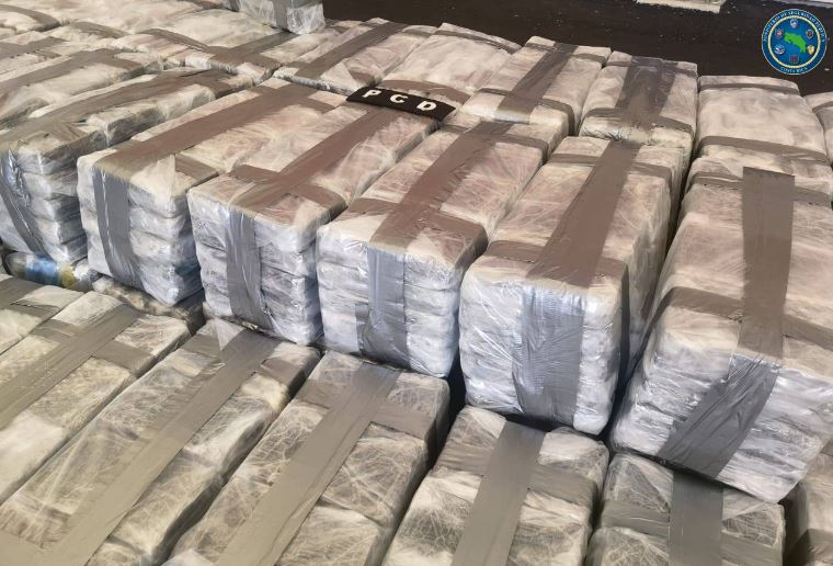 Policía decomisa 3.4 toneladas de cocaína y detiene a operadora de escáner en megapuerto de Moín