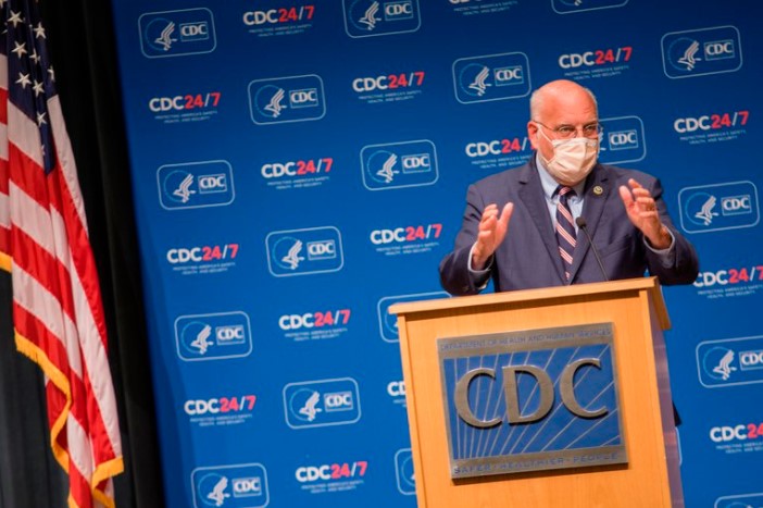 El exdirector de los CDC durante el gobierno de Donald Trump cree que el coronavirus se originó en un laboratorio chino