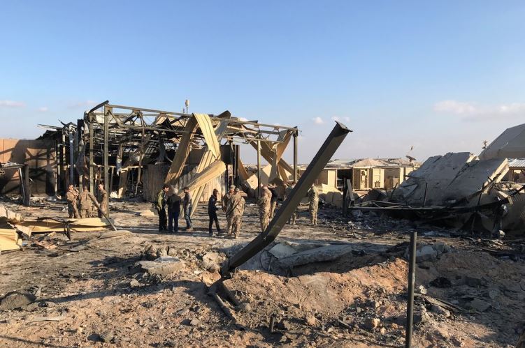 Base militar que alberga tropas estadounidenses en Irak fue atacada con siete cohetes
