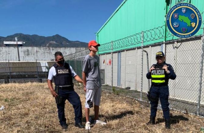 Detienen a sospechoso de lanzar paquete con celulares a cárcel de San Sebastián