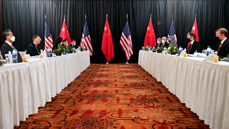 Concluyó la primera reunión entre el gobierno de Joe Biden y China: ambas partes reconocieron un diálogo “duro” pero “constructivo”