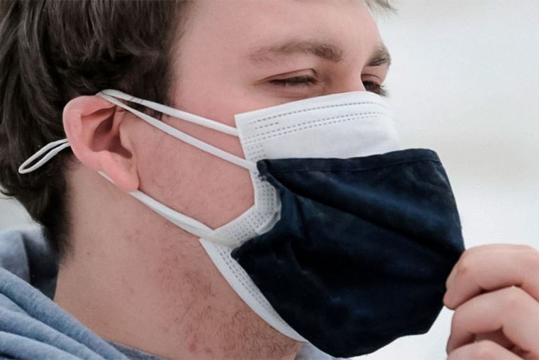 Expertos recomiendan uso de doble mascarilla para reducir riesgo de contagio de Covid-19