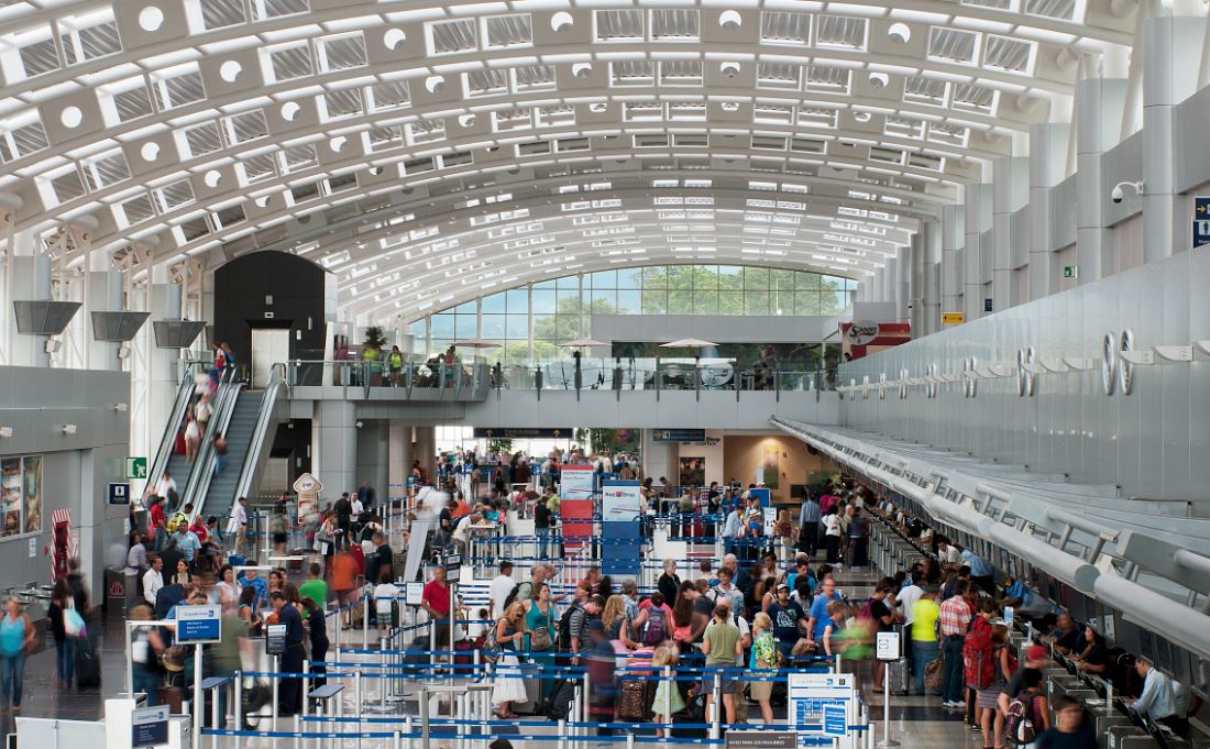 ¡Atención viajeros! Mantenimiento de sistemas provocará atrasos en aeropuertos este y el próximo fin de semana