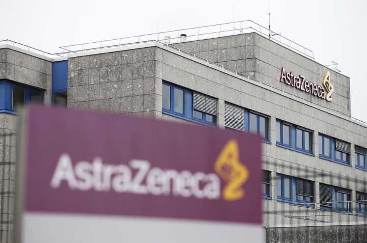 Reguladores del Reino Unido recomendaron evitar  aplicación de vacuna de AstraZeneca a menores de 30 años