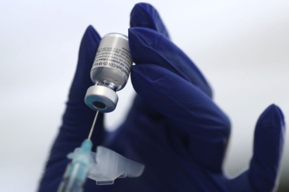 Pfizer y BioNTech anunciaron que su vacuna da inmunidad durante al menos seis meses y protege de la cepa sudafricana