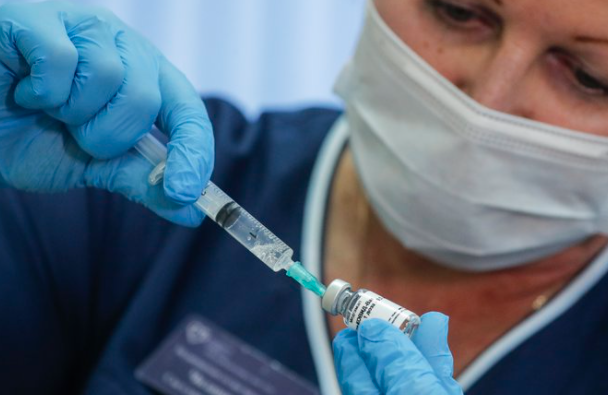 Rusia anunció que su segunda vacuna contra el coronavirus demostró una eficacia del 94% y funciona contra todas las cepas