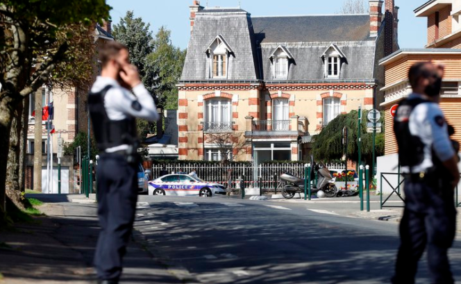 Tras el ataque con cuchillo en París, Emmanuel Macron dijo que Francia no cederá ante el “terrorismo islamista”