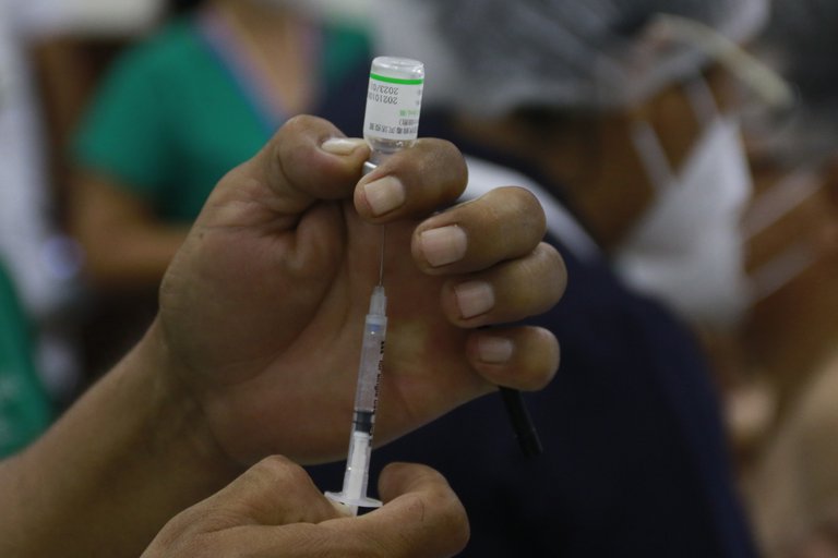 Tres enfermeras fueron detenidas en Bolivia por el robo de 500 vacunas contra el COVID-19