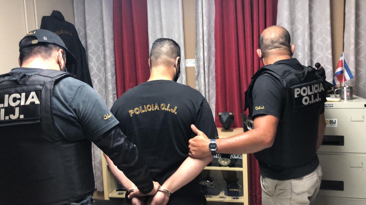 Detienen dos agentes de OIJ vinculados con presunto grupo narco y lavado de dinero