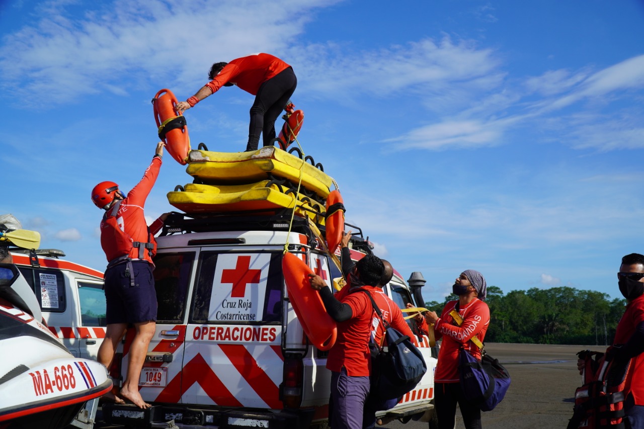 Cruz Roja reporta 9588 incidentes atendidos: 74 accidentes acuáticos, 1044 en carretera y 3 extravíos en montaña