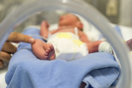 Bebé de 10 días que está en UCI por Covid-19 reporta mejoría: 7 menores están hospitalizados por este virus