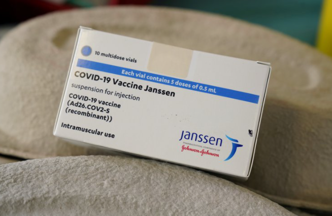 El Reino Unido aprobó el uso de la vacuna de una dosis contra el coronavirus de Johnson & Johnson
