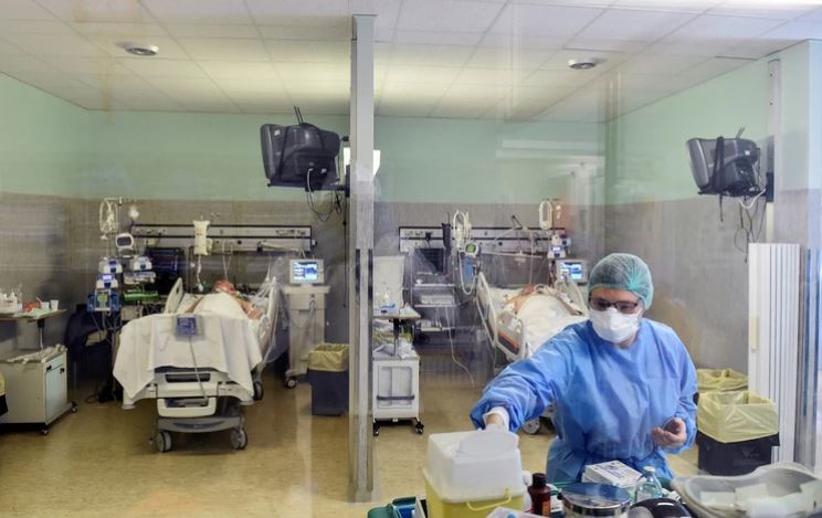 Gerentes de CCSS urgen declarar alerta roja sanitaria por saturación en hospitales