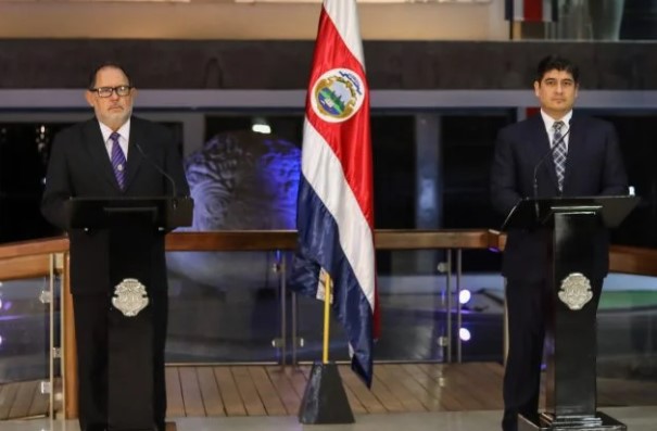 Carlos Alvarado defiende nombramiento de cuestionado exministro como Embajador ante México