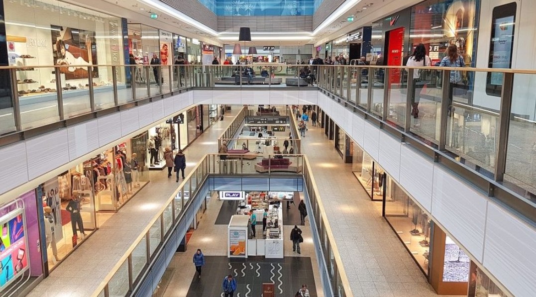 Tiendas reportan caída abrupta en ventas y visitación tras nuevas restricciones de movilidad