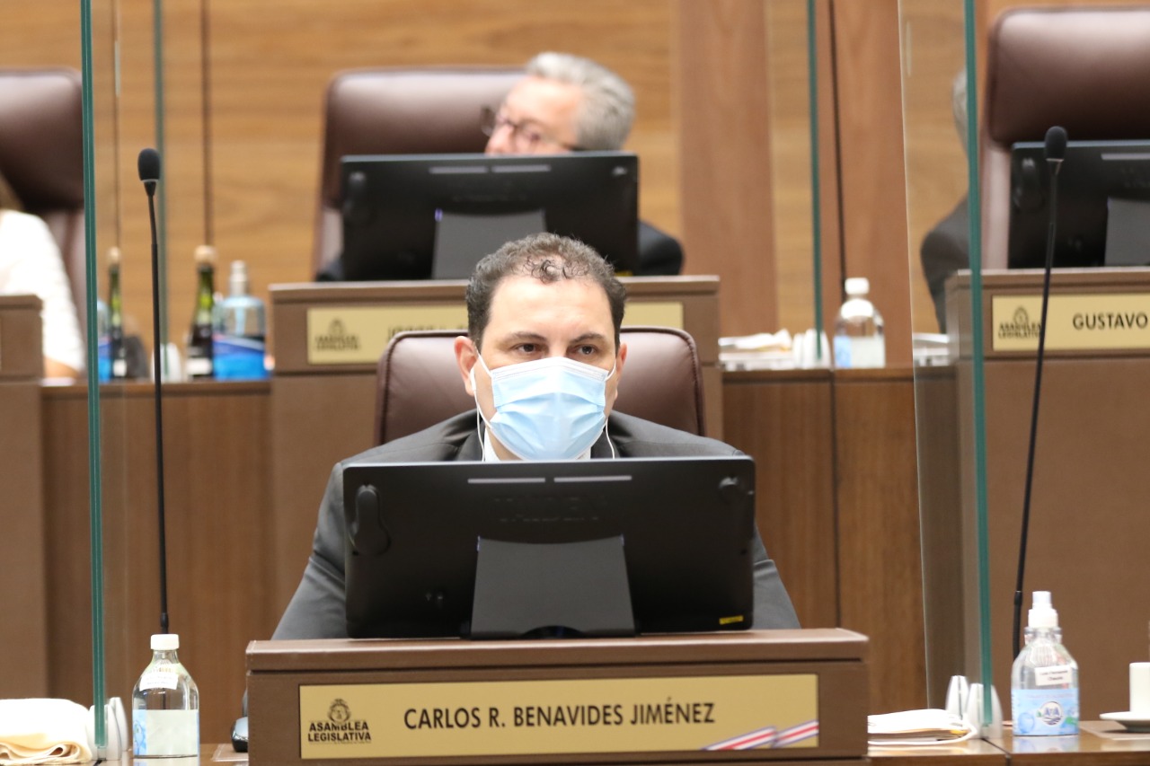 Carlos Ricardo Benavides pide darles prioridad a educadores en vacunación contra el Covid-19