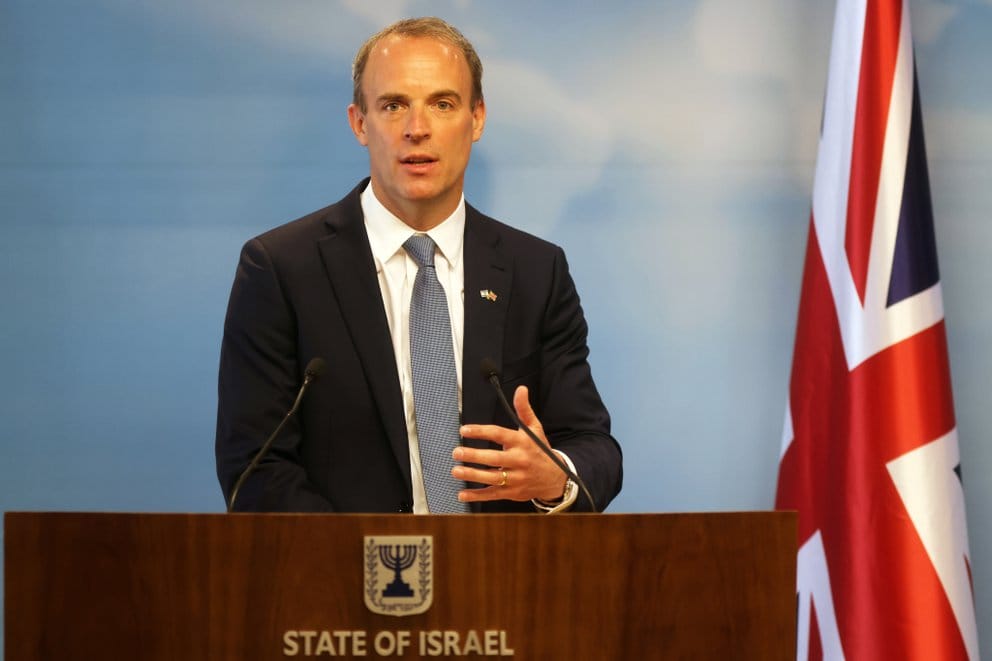 El ministro de Asuntos Exteriores británico viajó de forma sorpresiva a Israel: se reunirá con Benjamin Netanyahu