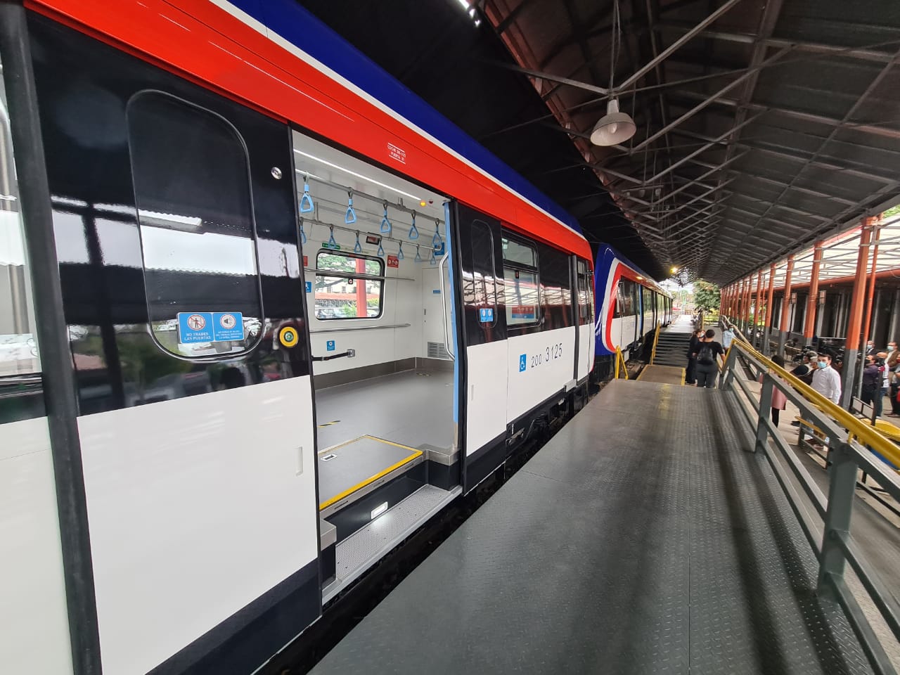 Incofer puso en marcha este jueves trenes nuevos traídos de China para usuarios de Heredia y Alajuela