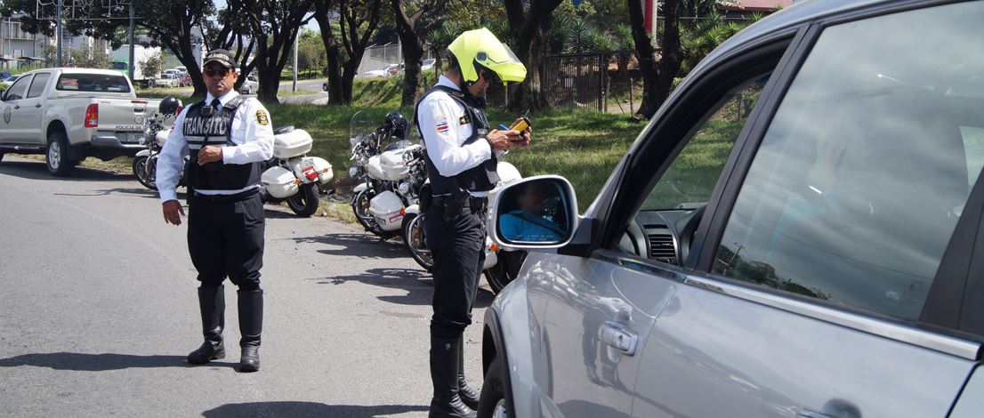 Policía inició múltiples operativos para controlar nueva restricción vehicular