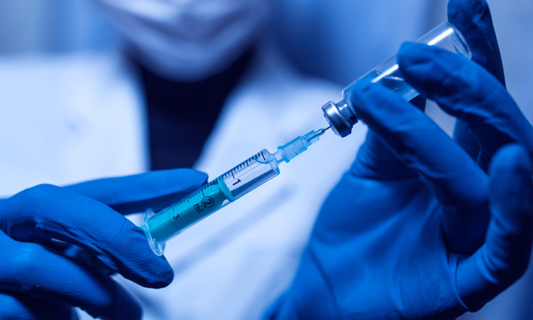 Funcionario de CCSS vinculado con ‘vacunación falsa’ inmunizó a 1593 personas