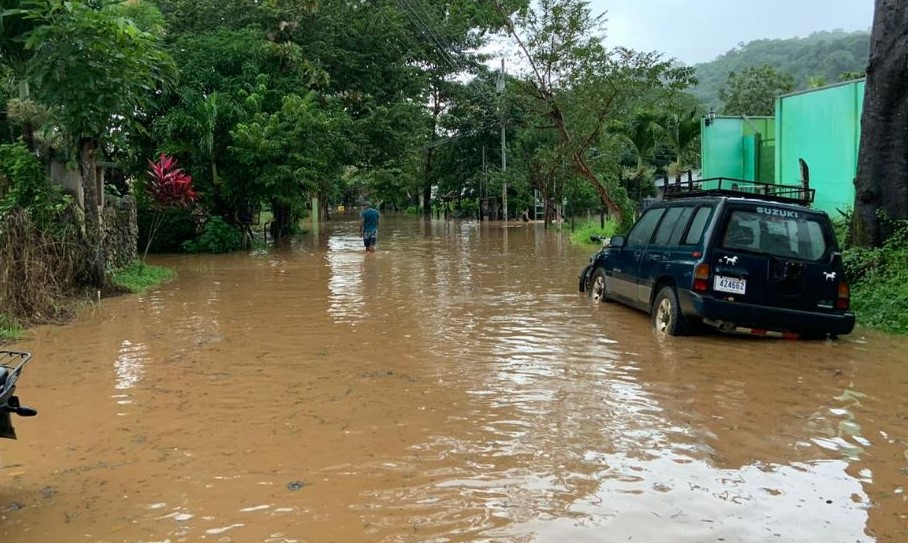 CNE pide a población revisar canoas, desagües y alcantarillas ante inicio de temporada de huracanes