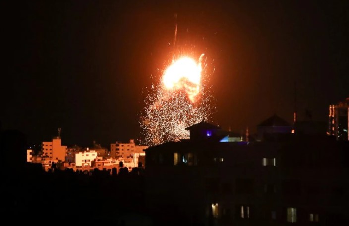 Israel respondió a un ataque de Hamas y lanzó misiles contra complejos militares de la organización terrorista en Gaza