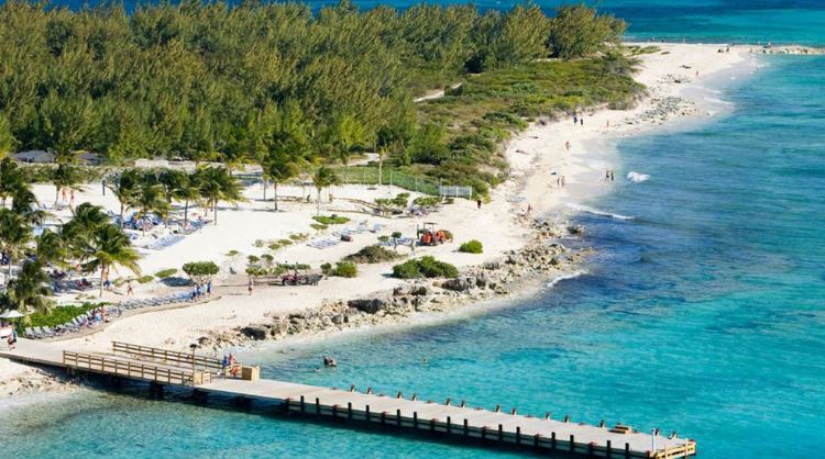 Misterio en un paraíso turístico del Caribe: hallaron un barco a la deriva con 20 muertos a bordo