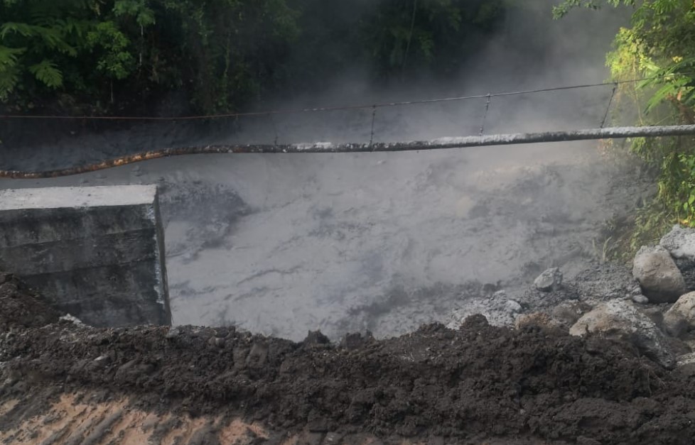 Erupción de volcán Rincón de la Vieja generó daños en puentes y comunidades sin acceso
