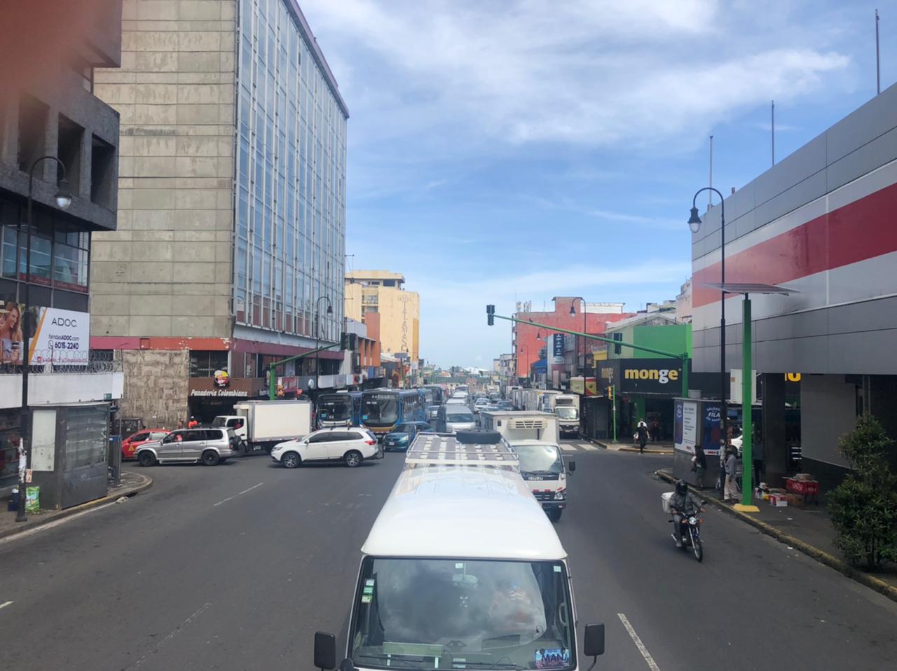 Transportistas de Turismo se manifiestan en San José para pedir al gobierno, diputados y bancos medidas para enfrentar crisis económica