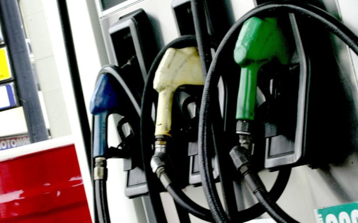 Combustibles amanecerán más caros este jueves: Litro de diésel subirá ₡24
