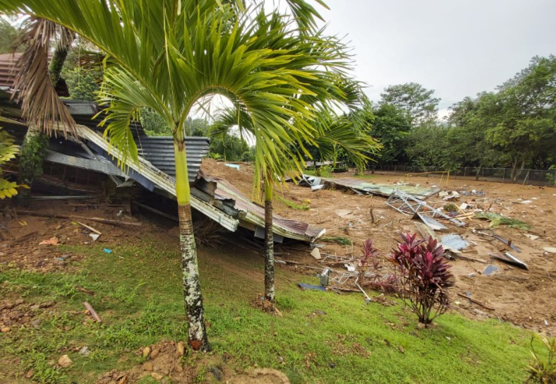 Más de 3 mil personas permanecen en albergues por lluvias: Onda tropical mantiene inestabilidad