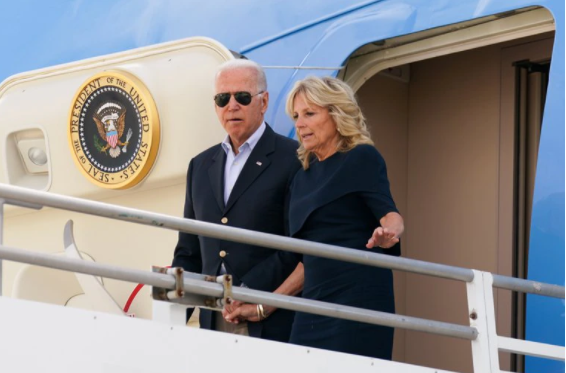 Joe Biden llegó a Florida para reunirse con las familias de las víctimas del derrumbe en Miami